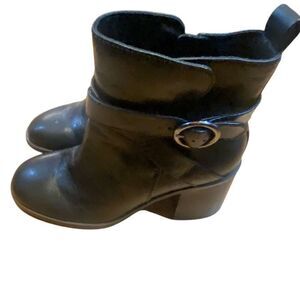 Crown Vintage size 9 1/2 black boots leather upper